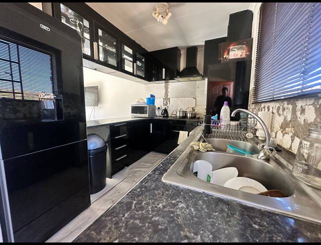 3 BEDROOM SIMPLEX FOR SALE IN HALFWAY HOUSE